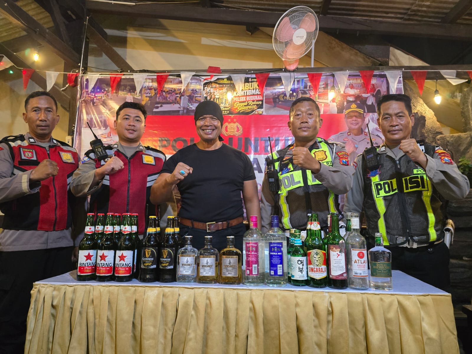 Polsek Buduran Sita 31 Botol Miras dari Karaoke Kbro