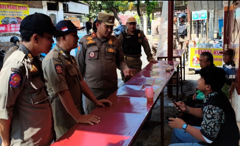 Razia Pelajar Sidoarjo Bolos, Satpol PP Pergoki 9 Siswa Asyik Nongkrong di Warkop